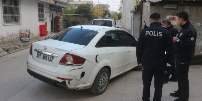 Adana'da çalınan otomobil kaza yapmış halde bulundu