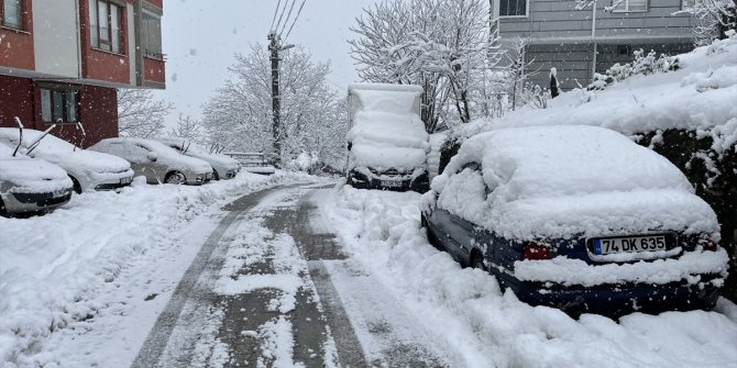 Bartın'da kar nedeniyle 93 köy yolu ulaşıma kapandı