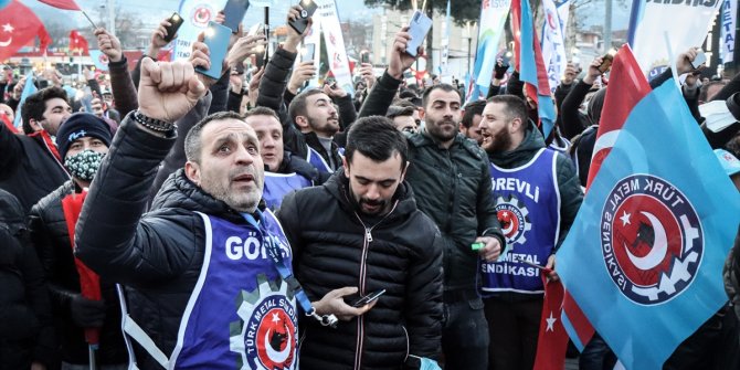 Türk Metal Sendikası üyesi işçiler, Bursa'da eylem yaptı