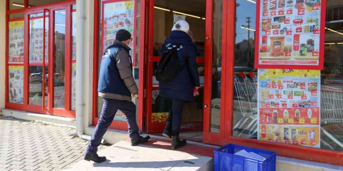 Uşak Zabıta ekipleri, marketleri denetledi