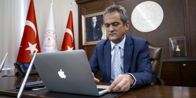 Milli Eğitim Bakanı Özer, AA'nın "Yılın Fotoğrafları" oylamasına katıldı