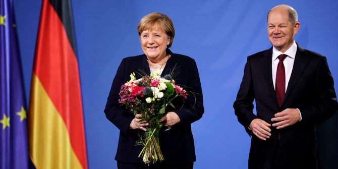 Almanya'da 2021, 16 yıllık Merkel iktidarının sona erdiği yıl oldu