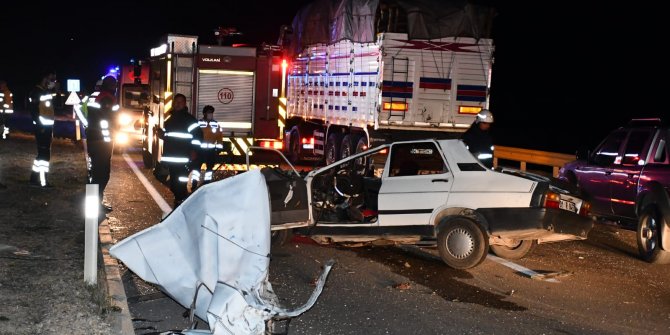 Adana’da otomobil traktöre çarptı: 1 ölü, 1 ağır yaralı