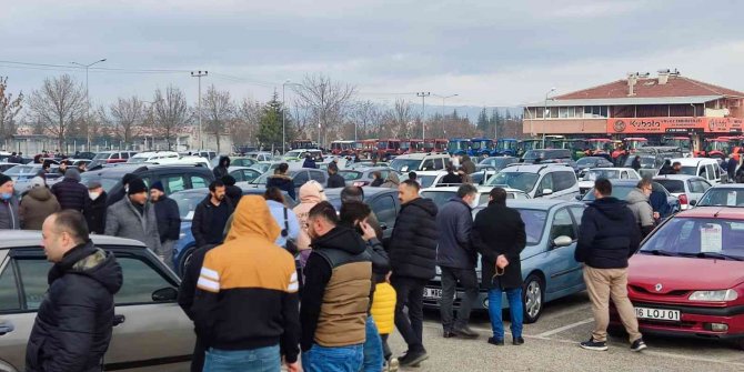 Eskişehir Açık Oto Pazarı hareketlendi