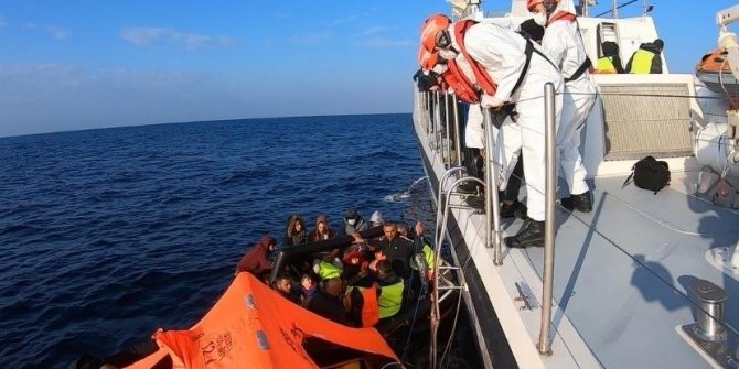 Turska: Obalska straža u nekoliko akcija spasila 526 migranata koje je vratila grčka strana