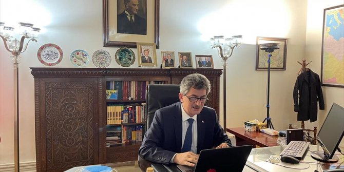 Türkiye'nin Tahran Büyükelçisi Örs AA'nın "Yılın Fotoğrafları"nı oyladı