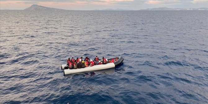 Turska obalna straža u Egejskom moru spasila 56 migranata