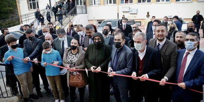 Eskişehir'de "Kütüphanesiz Okul Kalmayacak" projesi kapsamında bir kütüphane daha açıldı