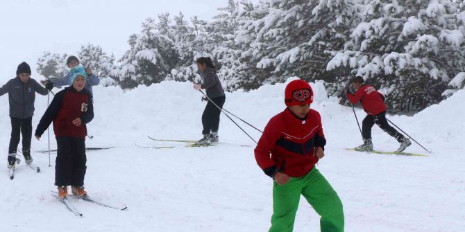 Kayakçılar yarışlara yüksek kesimlerde hazırlanıyor