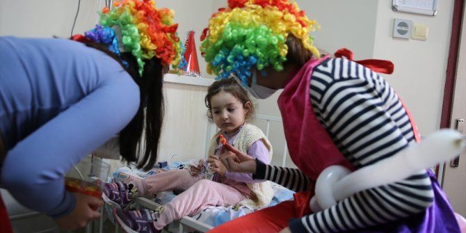 Hatay'da hastanede tedavi gören çocuklar için yılbaşı eğlencesi düzenlendi
