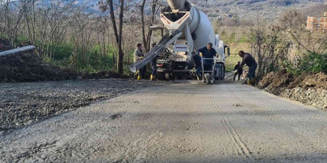 Fatsa’da beton yol seferberliği sürüyor