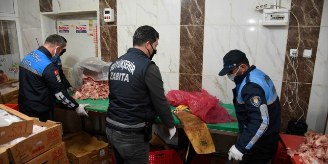 Adana'da yılbaşında piyasaya sürülecek 2 ton sağlıksız tavuk eti imha edildi
