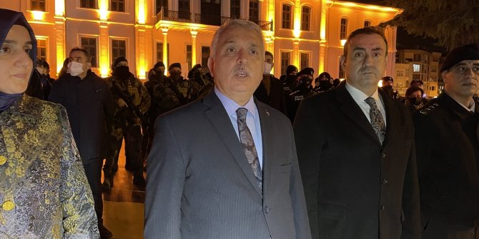 Tekirdağ Valisi Yıldırım, yeni yıl mesaisindeki polis ve jandarma ekiplerini ziyaret etti