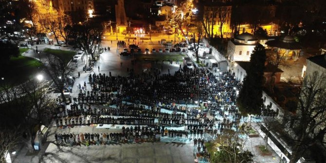 Vatandaşlar yılın ilk sabah namazında Ayasofya Cami’ne akın etti