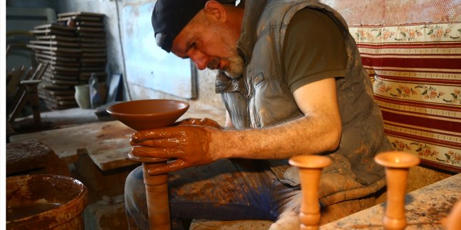 Avanoslu Osman usta binlerce yıllık çanakların benzerini üretiyor