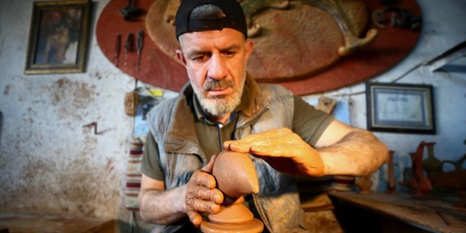 Avanoslu Osman usta binlerce yıllık çanakların benzerini üretiyor