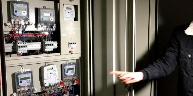 Adana'da kabloları çalan hırsız apartmanı elektriksiz bıraktı