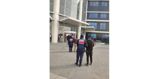 Kayseri'de rayların bağlantı demirlerini çalmaya çalışan zanlılar tutuklandı