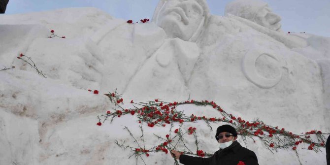 Sarıkamış şehitleri anısına yapılan kardan heykeller törenle açıldı