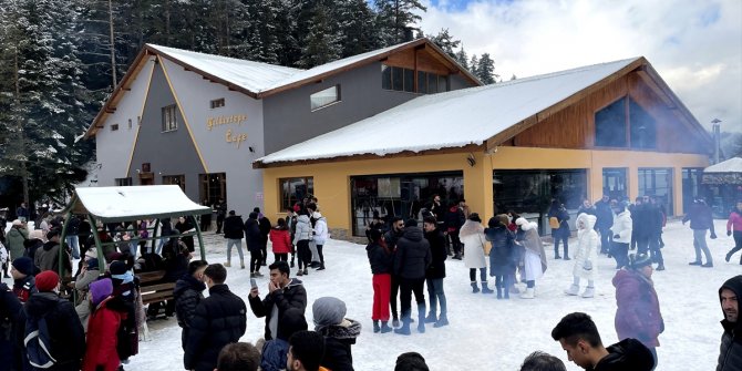 Yıldıztepe Kayak Merkezi'nde hafta sonu yoğunluğu yaşandı