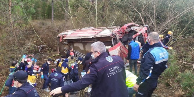 GÜNCELLEME - Bursa'da trafik kazasında 4 itfaiye personeli hayatını kaybetti