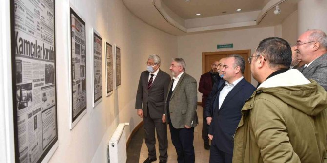 Başkan Aşgın fotoğraf çekti, gazeteciler sergiyi açtı