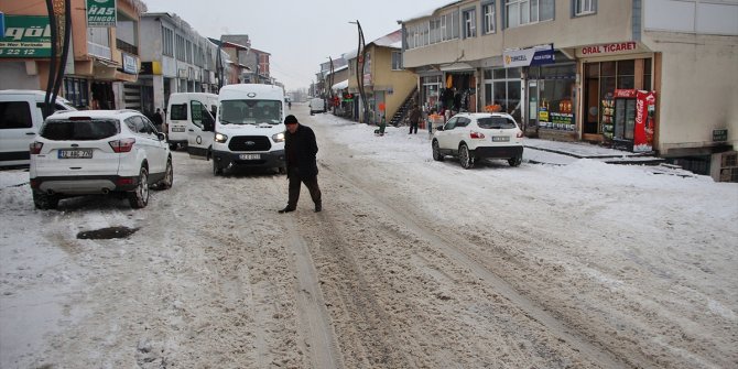 Bingöl Karlıova'da taşımalı eğitime kar engeli