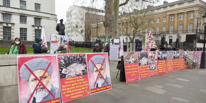 İran'ın Ukrayna uçağını düşürmesinin 2. yılında kurbanlar Londra'da anıldı