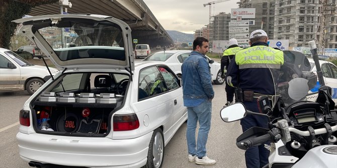 Samsun'da "modifiye araç" denetiminde 14 sürücüye para cezası verildi