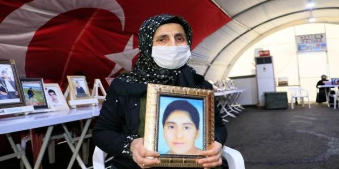 Evlat nöbetindeki anne: HDP ve PKK birdir!