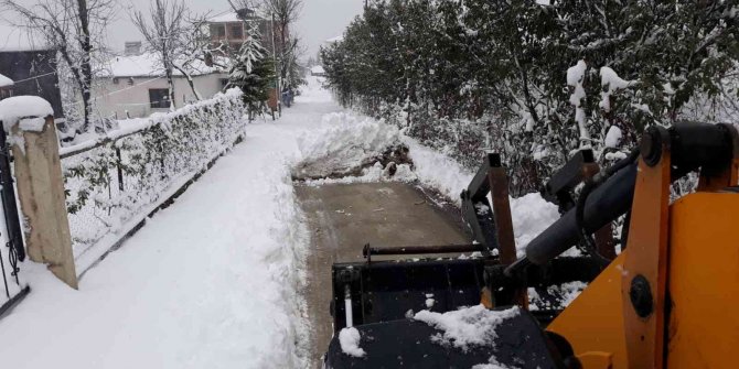 Kardan kapanan yollar açıldı