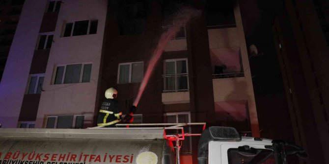 Elektrik kontağından çıkan yangın evi küle çevirdi