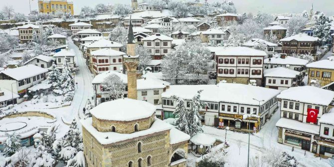 Osmanlı kenti beyaz örtüyle kaplandı