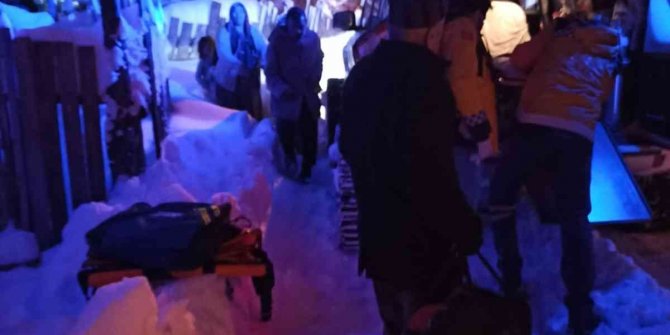 Kayarak düşen hastanın yardımına paletli ambulans yetişti
