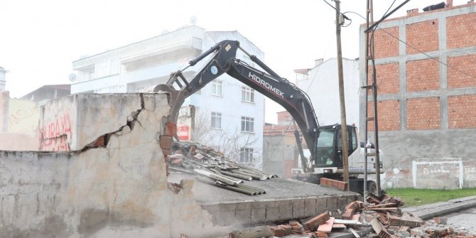 Samsun’da metruk binalar yıkılıyor