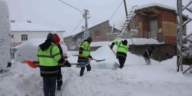 119 köy yolu ulaşıma kapandı