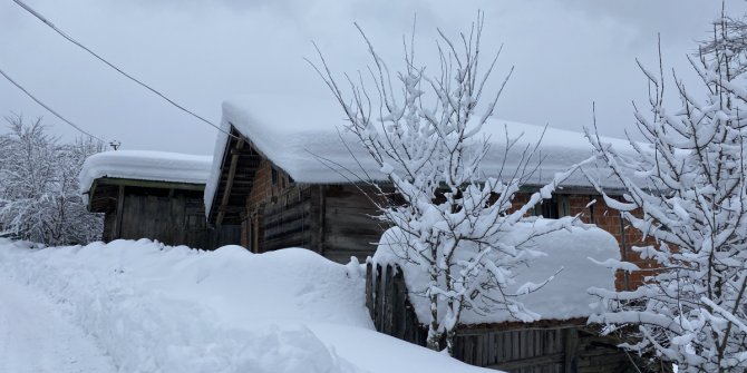 Kar kalınlığı 1,5 metreye ulaştı