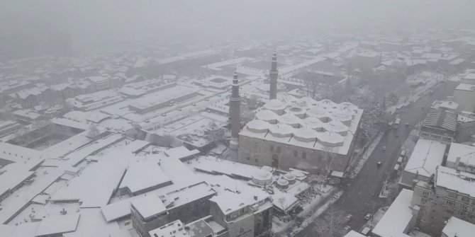 Yoğun kar yağışı havadan görüntülendi