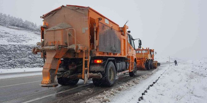 Kar birçok il ve ilçede ulaşımı kapattı