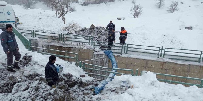 Donan su şebekeleri onarılıyor