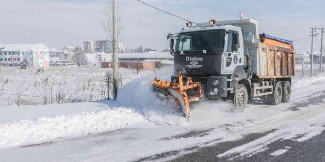 Kütahya’da kar temizleme ekipleri 24 saat görev başında