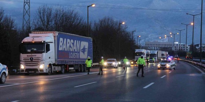 TEM Otoyolu İstanbul istikameti trafiğe kapatıldı