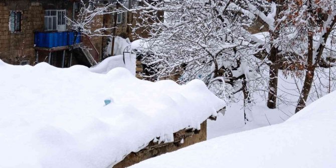 Karaman'da kar etkisini sürdürüyor