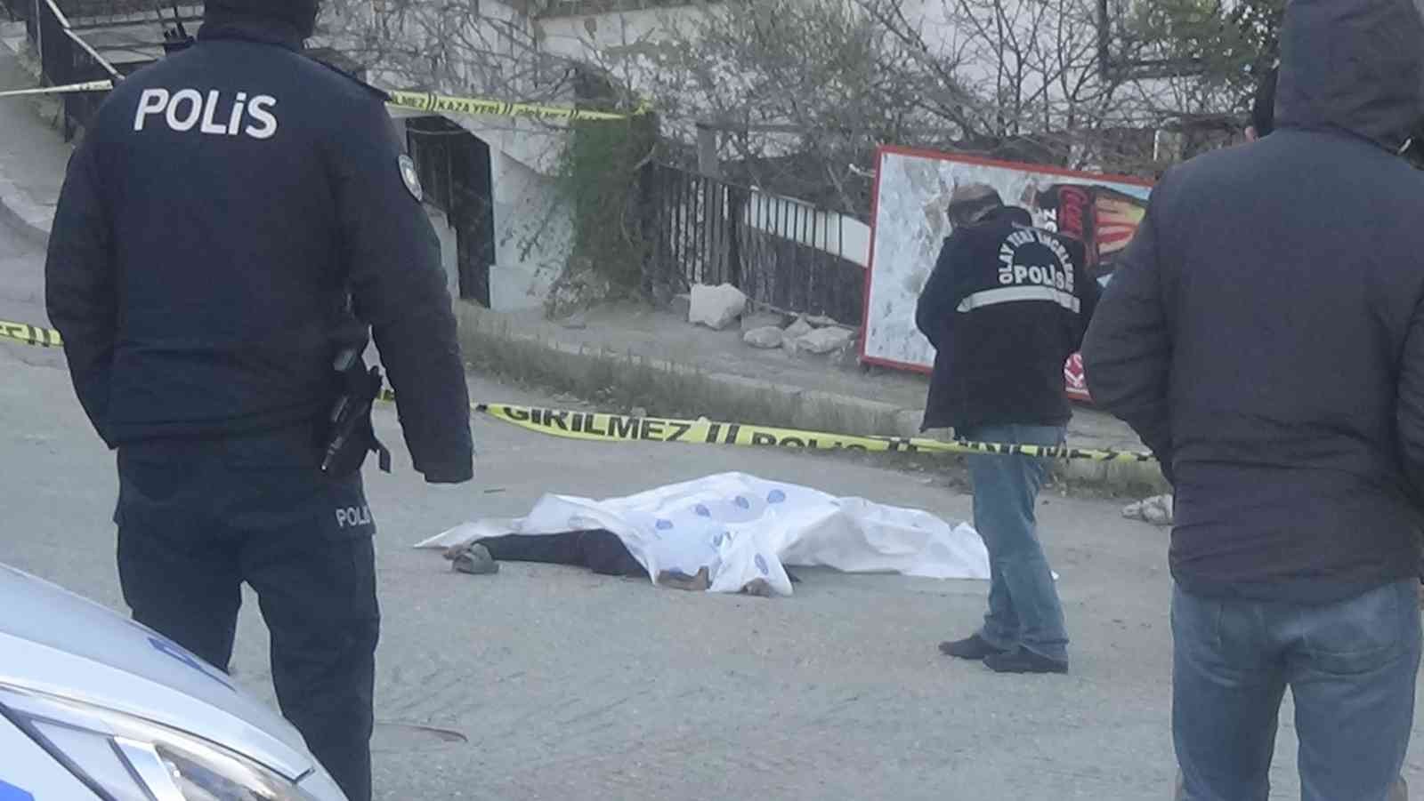 Madde bağımlısı, sokak ortasında ölü bulundu