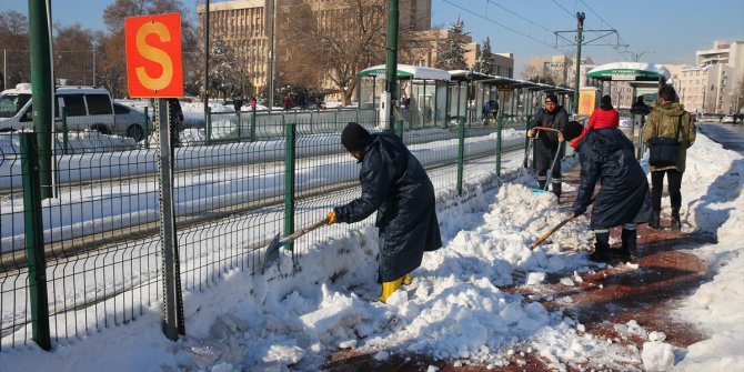 Gaziantep, Kilis, Şanlıurfa, Kahramanmaraş ve Malatya'da karla mücadele sürüyor