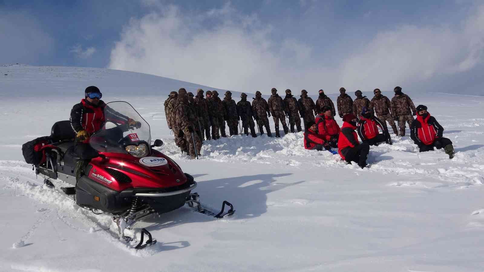 Çığ bölgesindeki canlar polise emanet