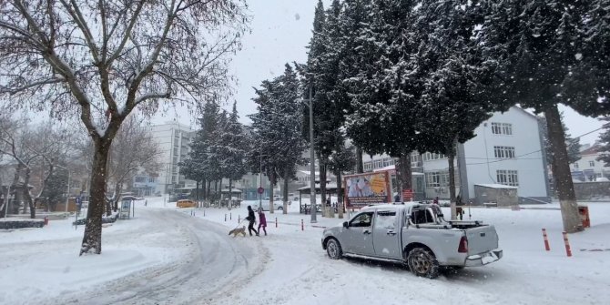 Bu ilçeye 4 yıl aradan sonra ilk defa bu kadar kar yağdı