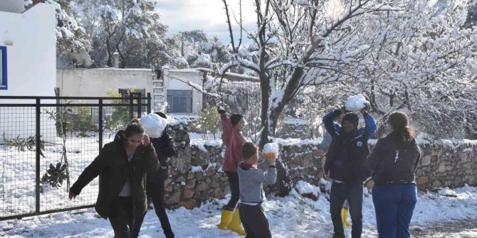 İstanbul’a çile olan kar, Bodrum’a neşe oldu