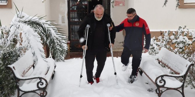 Karda mahsur kalan hastanın imdadına Yalova Belediyesi yetişti