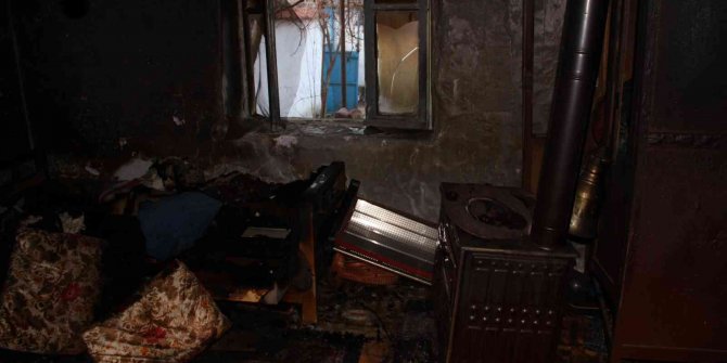 Sigara izmaritinden çıkan yangında bir kişi öldü